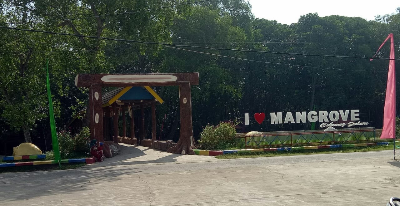 Ekowisata Mangrove Cikiong: Alternatif Wisata Edukatif di Karawang